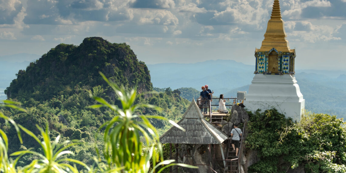 Wat Chaloem Phra Kiat: Floating Pagoda, Thailand